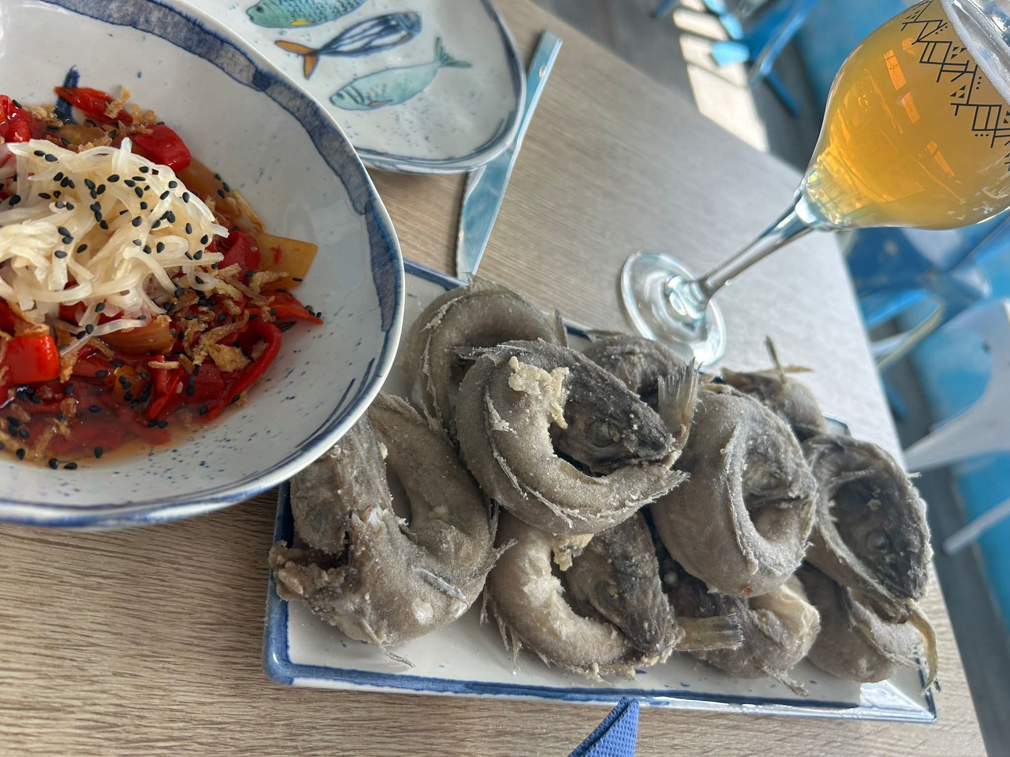 Pescaíto frito con pimientos