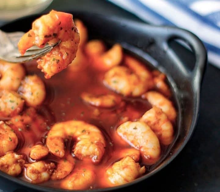 Gambas al pil-pil en su cazuela